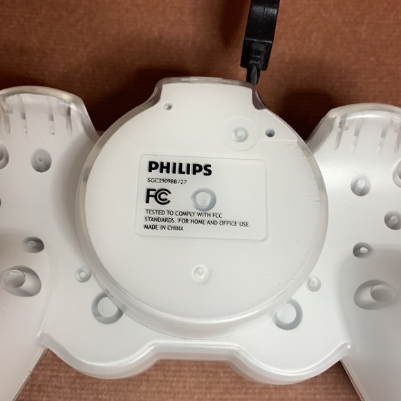 Philips USB Dual shock game controller with retractable USB cord - Picture 4 of 6